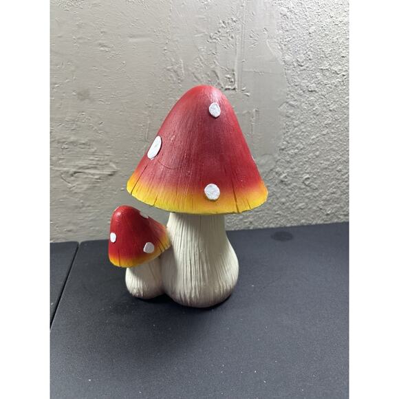 Big Mushrooms Red Caps Resin Figurine 9" x 6" - Picture 1 of 6